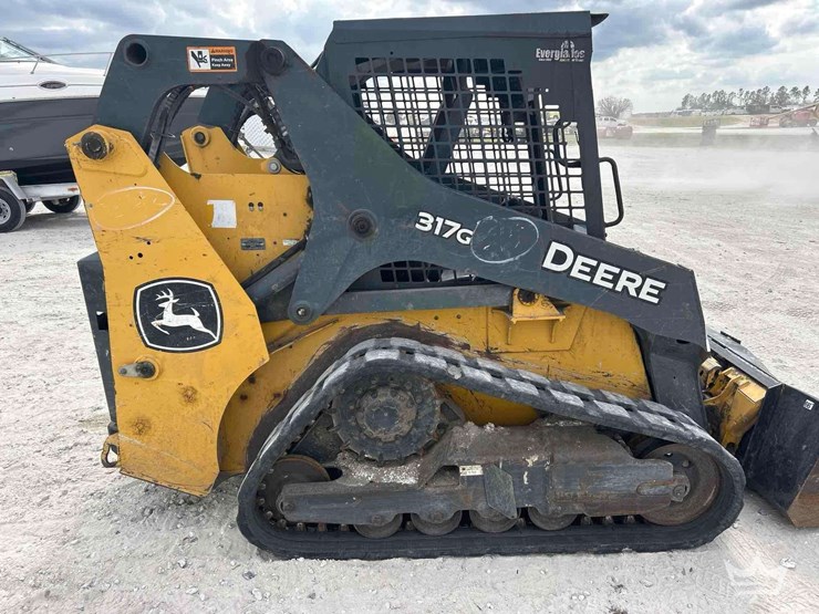 2023-deere-317g-image-14