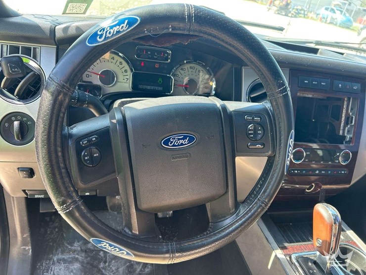 2011-ford-expedition-image-10