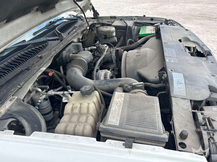 2004-chevrolet-silverado-1500-image-8