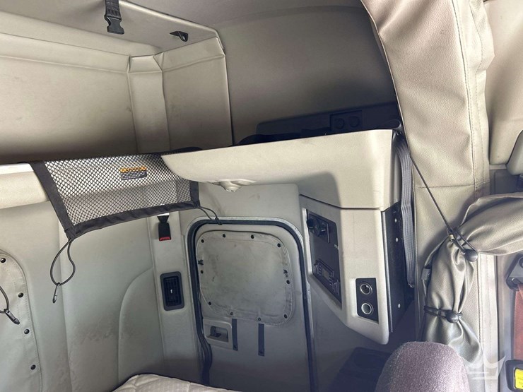 2019-peterbilt-579-image-18