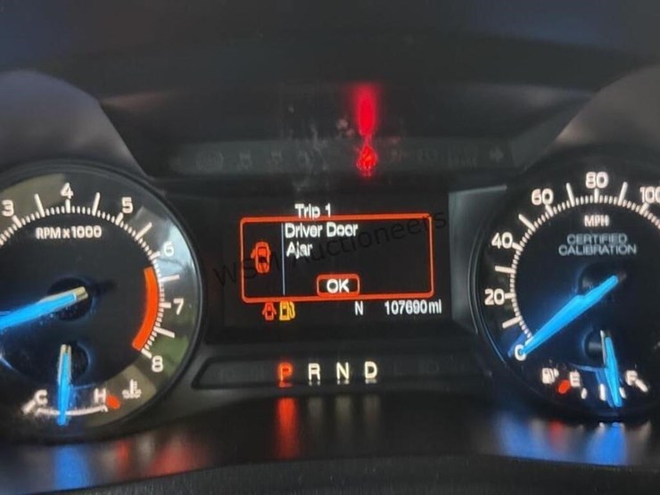 2016-ford-explorer-image-18