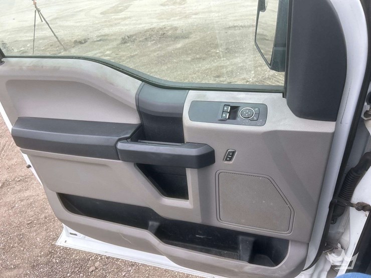 2015-ford-f150-image-15