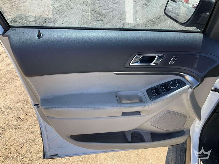 2014-ford-explorer-image-12