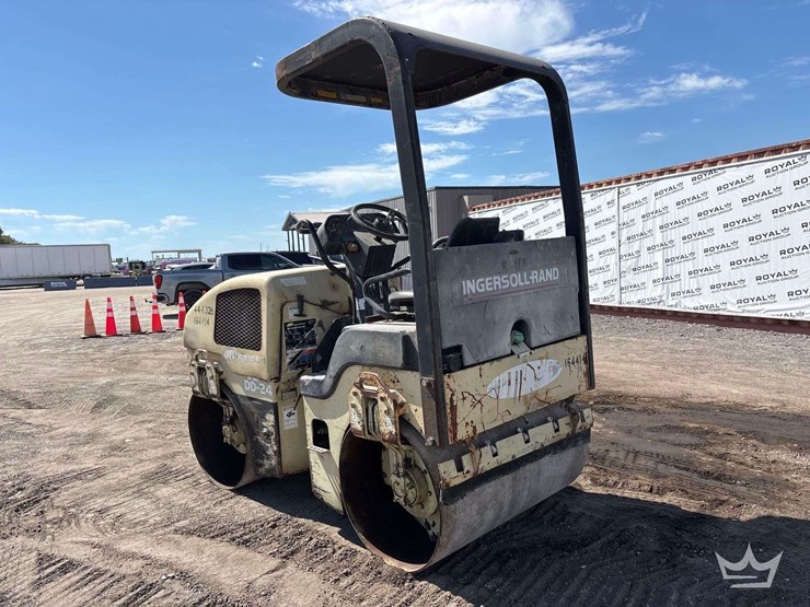 ingersoll-rand-dd-24-tandem-smooth-drum-roller-image-4