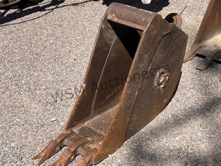 12in-cp-backhoe-bucket-image-2