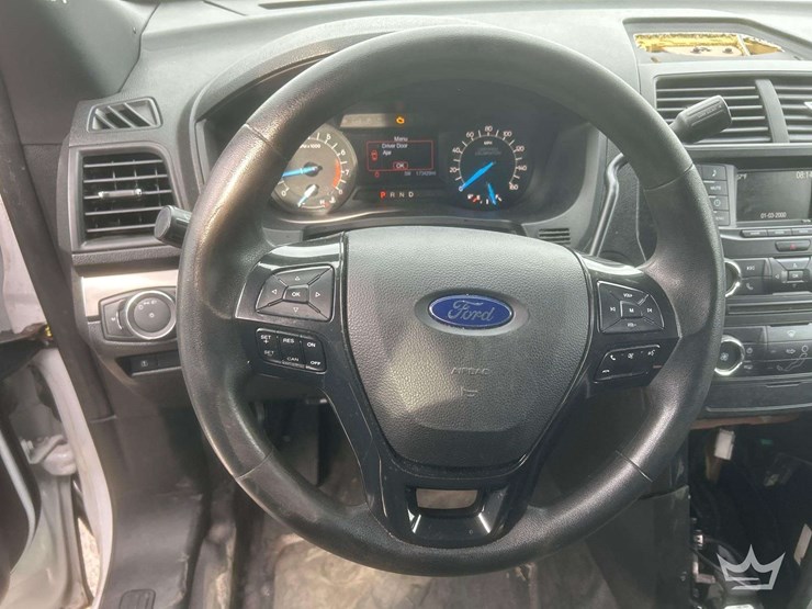 2018-ford-explorer-image-13