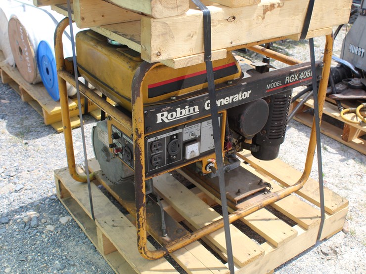 #8008-•-4-cyle-briggs-and-stratton-generator-image-2