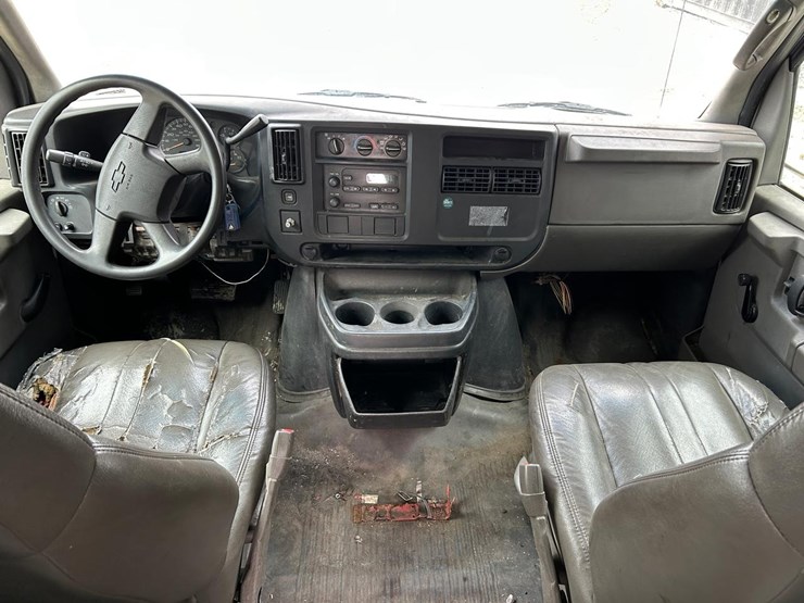 2004-utility-van-image-20