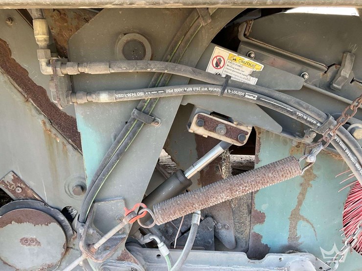 2018-freightliner-m2-106-image-37