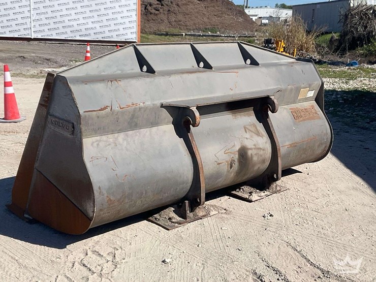 2015-volvo-85160-4yd.-loader-bucket-attachment-image-4