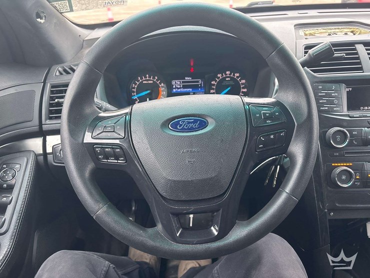 2017-ford-explorer-image-18