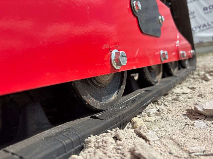 2025-ht360w-mini-walk-behind-track-loader-skid-steer-image-32