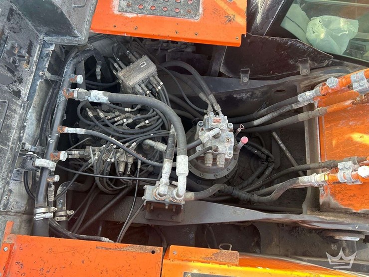 2018-hitachi-zx300-lc-6n-image-16