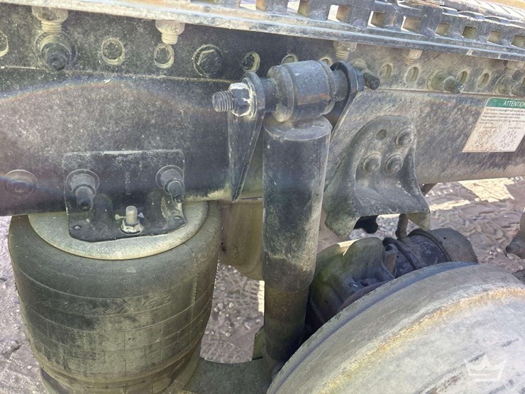 2013-freightliner-cascadia-125-image-33