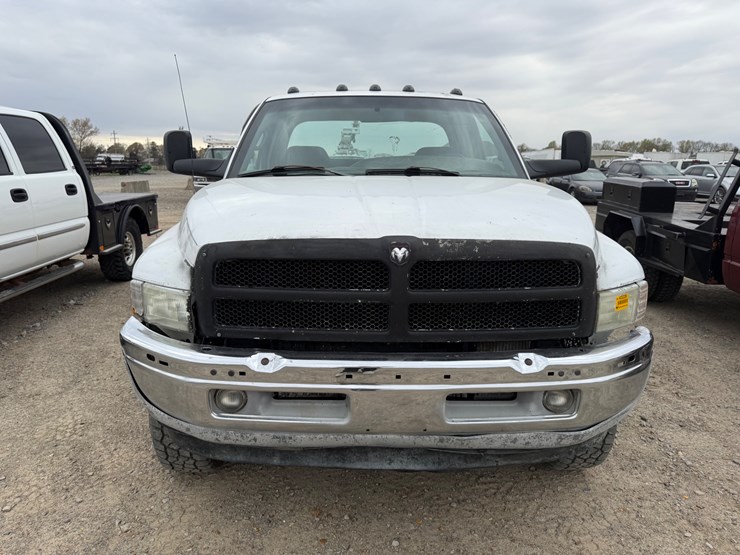 1999-dodge-ram-3500-image-2