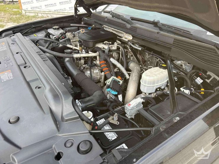 2015-gmc-sierra-3500-image-8