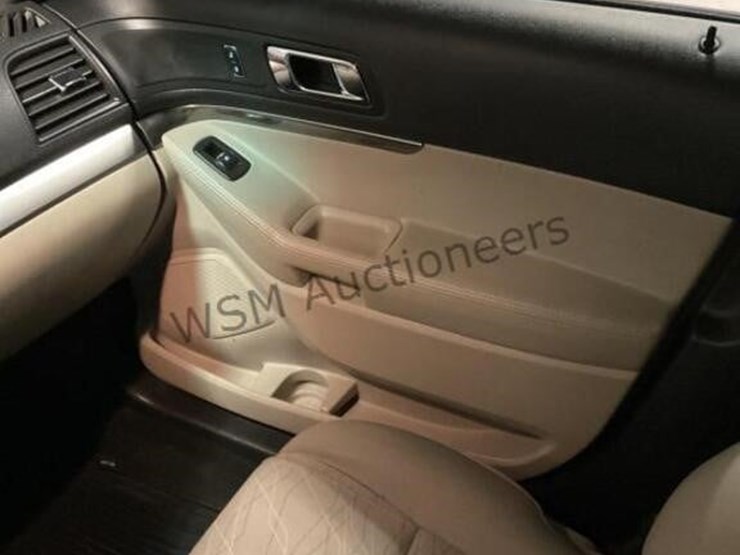 2015-ford-explorer-image-22