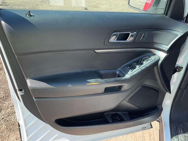 2017-ford-explorer-image-14