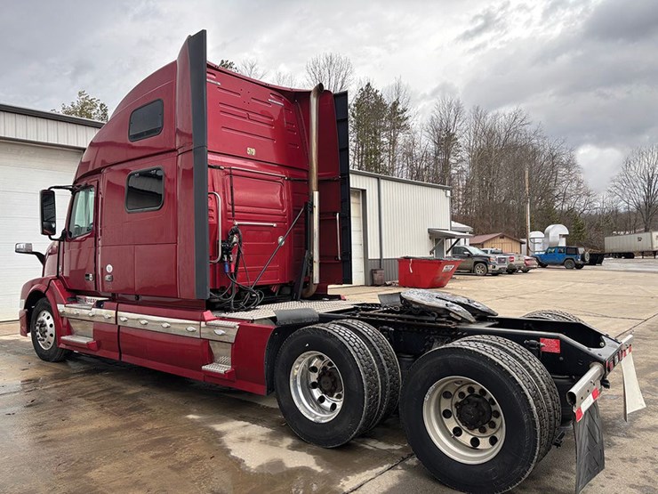 2016-volvo-vnl780-image-2