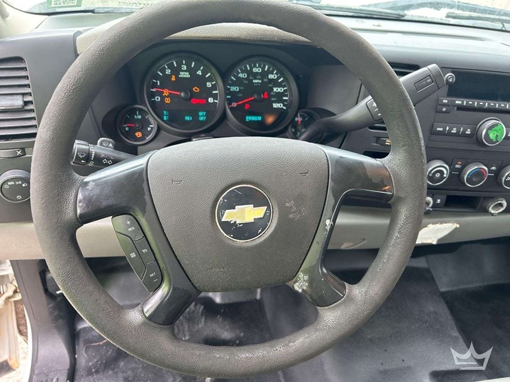 2011-chevrolet-silverado-1500-image-11