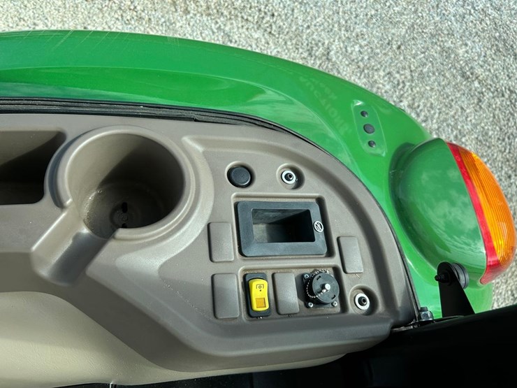 2021-john-deere-5055e-image-25