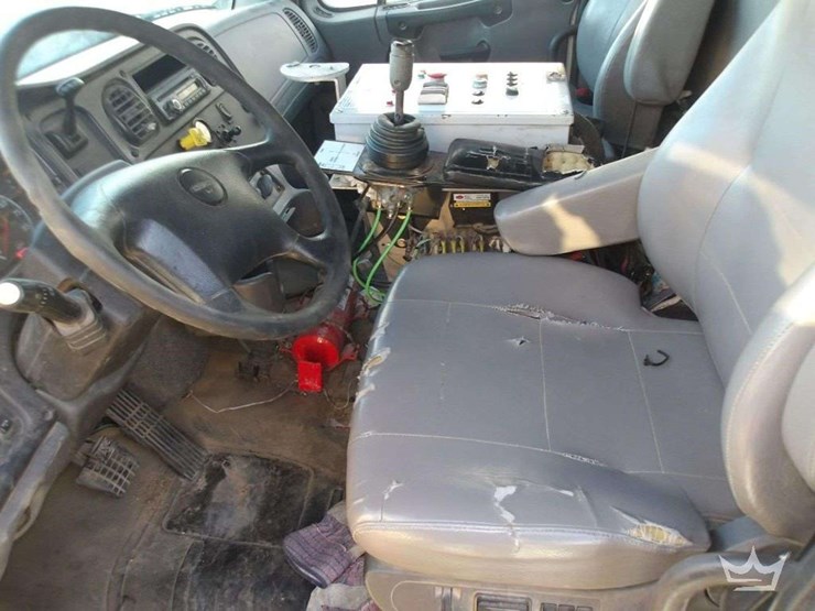 2016-freightliner-108sd-image-5