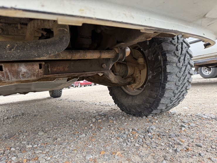 2005-gmc-2500-image-36