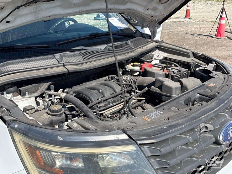 2017-ford-explorer-image-8