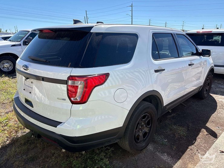 2018-ford-explorer-image-3