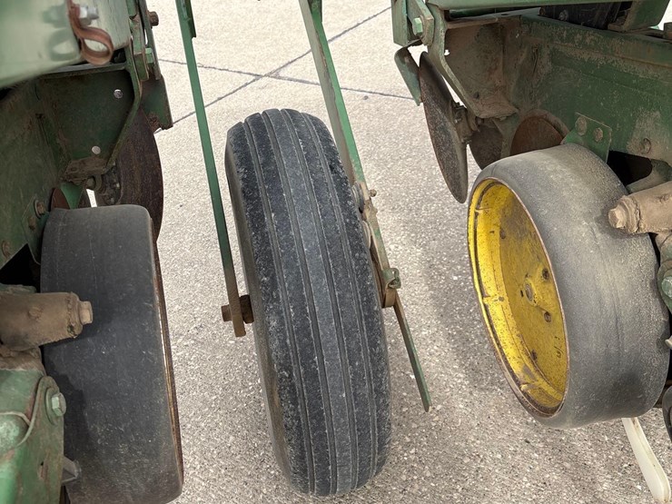 john-deere-7000-image-34