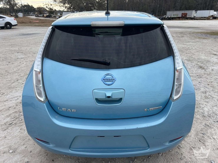 2015-nissan-leaf-hatchback-image-23