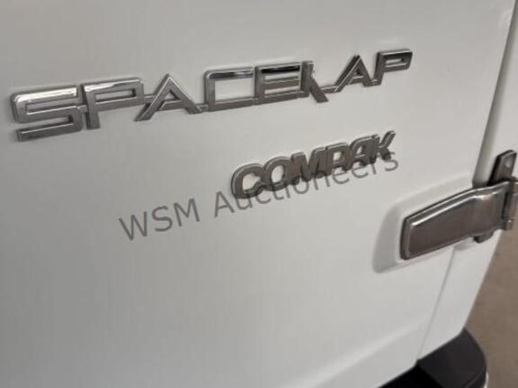 2016-chevrolet-silverado-2500hd-image-11