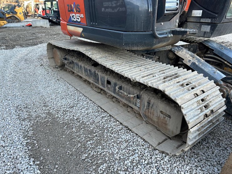 hitachi-zx135us-6-image-11