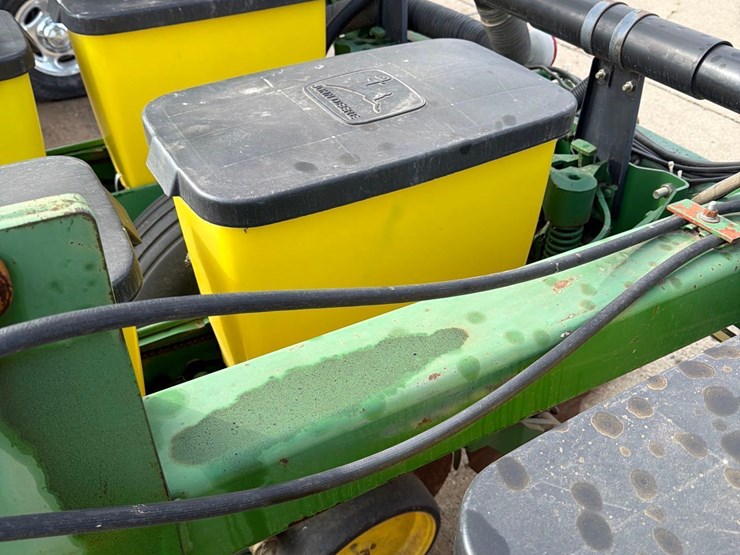 john-deere-7300-image-34
