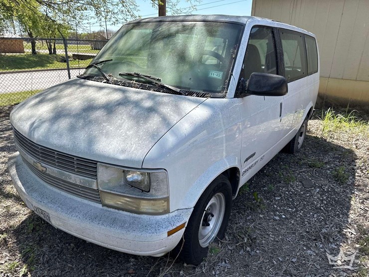 2000-chevrolet-astro-image-1