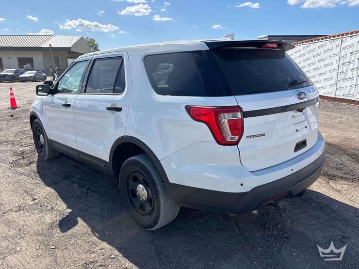 2017-ford-explorer-image-4