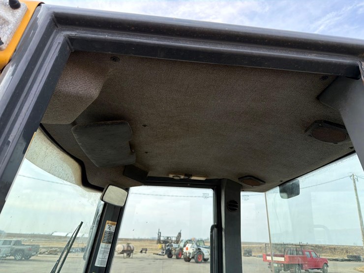 2016-deere-244k-image-49