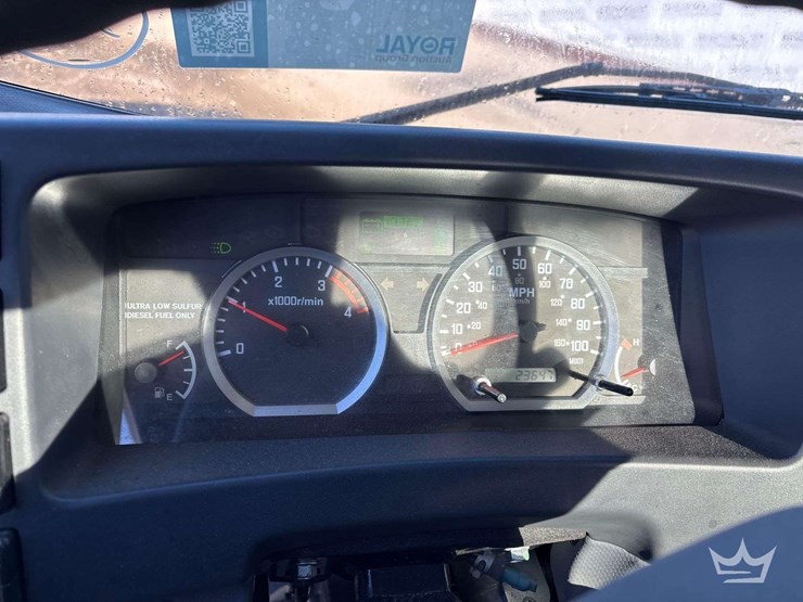 2016-isuzu-nrr-image-14