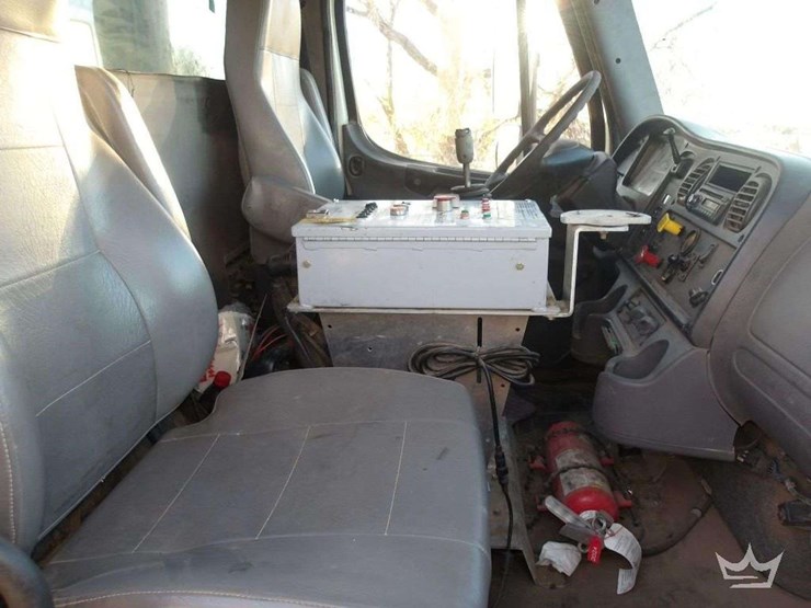 2016-freightliner-108sd-image-7