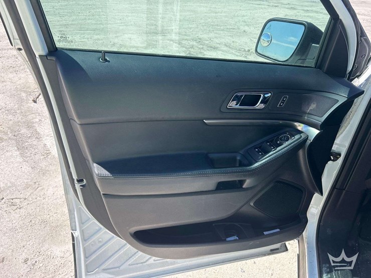 2016-ford-explorer-image-14