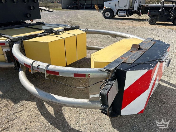 2017-freightliner-m2-106-image-23