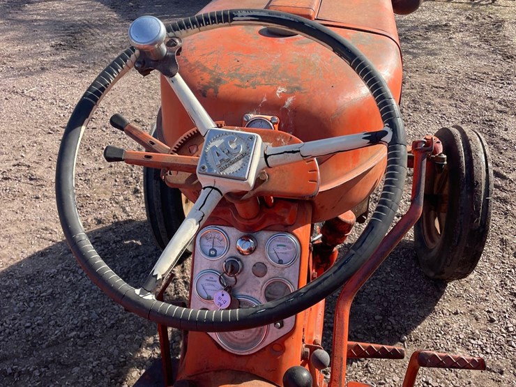 allis-chalmers-d15-2wd-tractor-image-25
