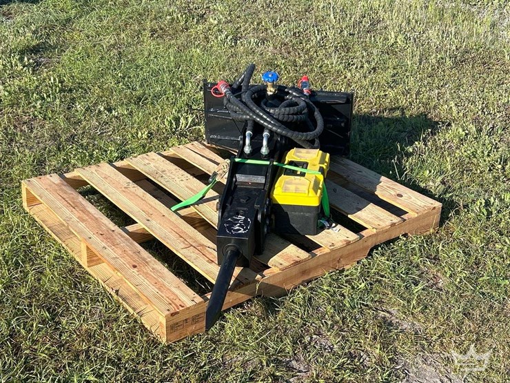 hydraulic-breaker-mini-skid-steer-attachment-image-1