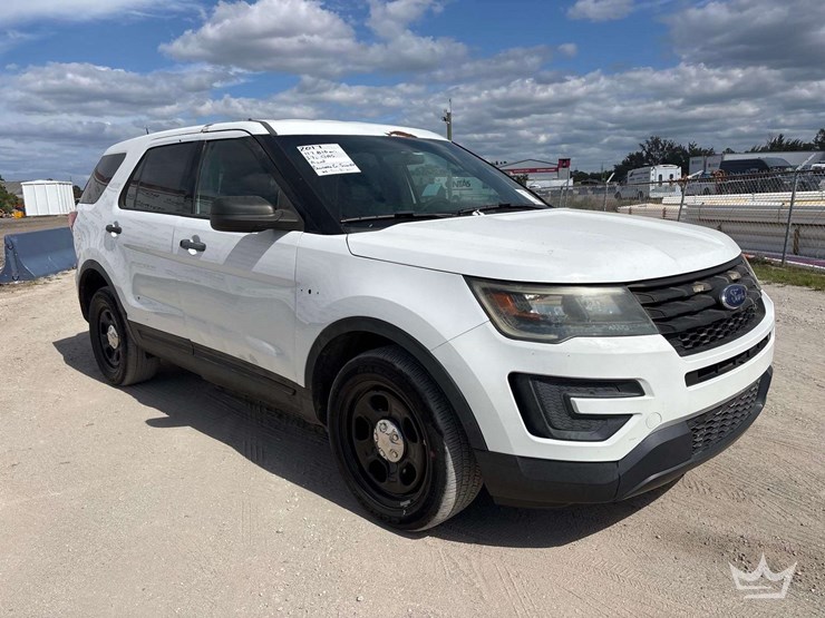 2017-ford-explorer-image-2