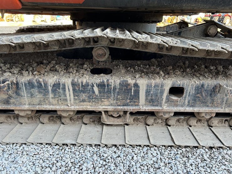 hitachi-zx135us-6-image-13