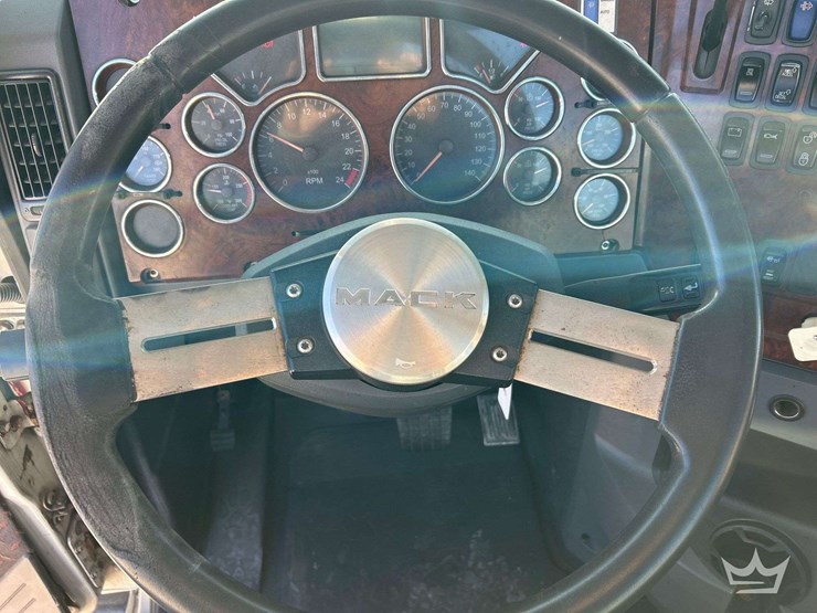 2013-mack-cxu613-t/a-day-cab-truck-tractor-image-13