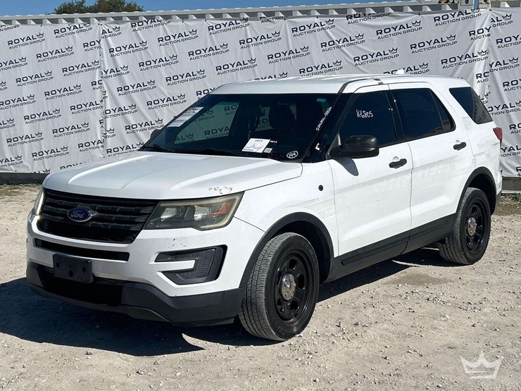 2016-ford-explorer-image-1