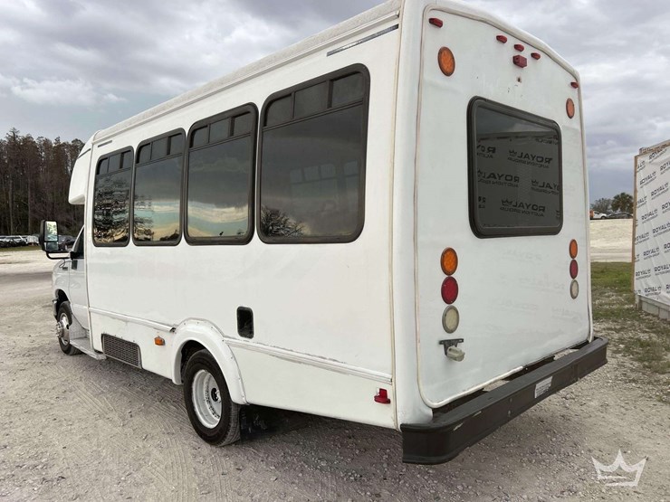 2015-ford-e350-image-4