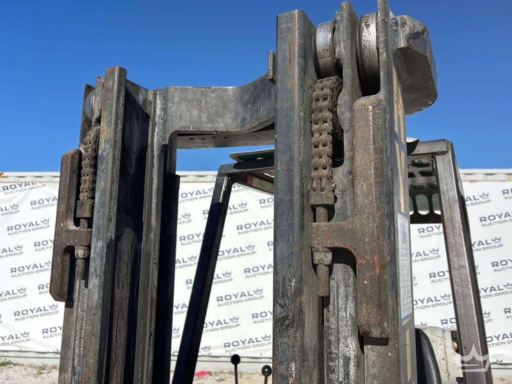 hyster-50-5,000lb-propane-forklift-image-16