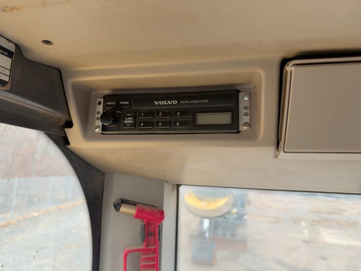 2014-volvo-ecr58d-image-28